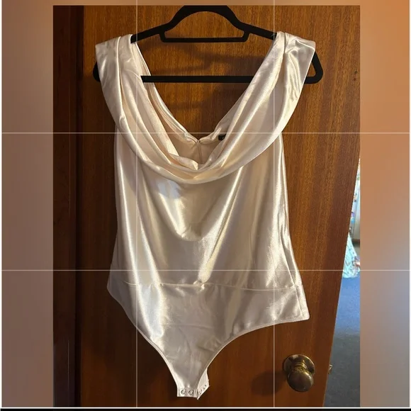 Express Crème Satin Body Suit - off the shoulder elegant - Picture 5 of 5